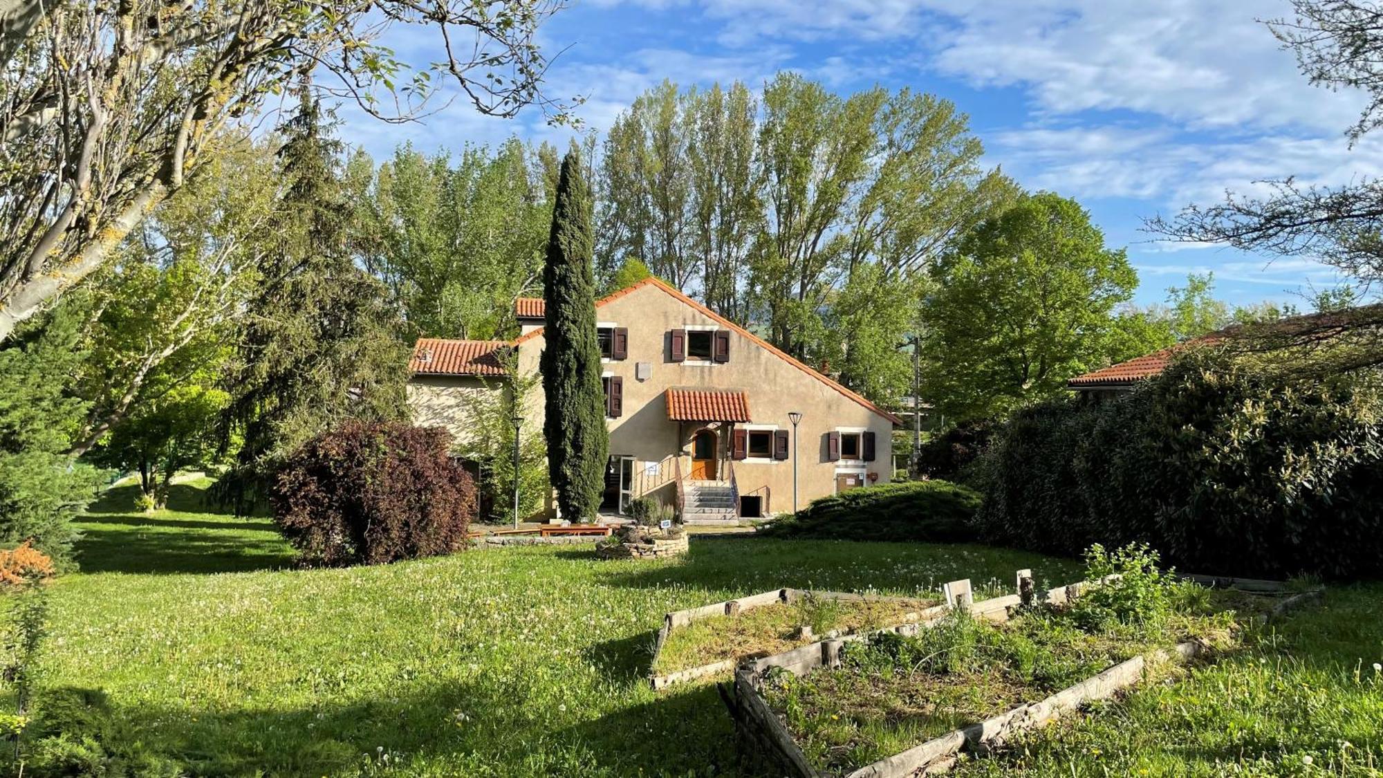 Auberge De Jeunesse Hi Millau La Maladrerie Екстериор снимка